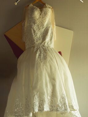 Ivory Lace Mermaid Wedding Dress with Sheer Sleeves